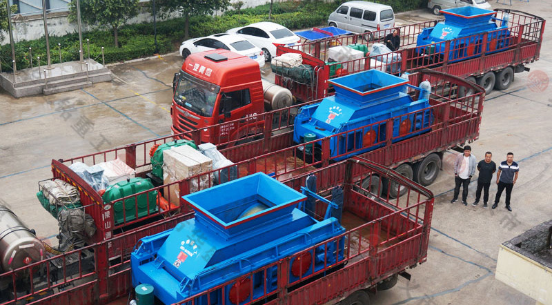 鄭州對輥破碎機(jī)廠家三臺(tái)連發(fā)